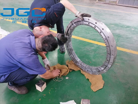 20y-25-21100 Excavator Slewing Bearing Cross Roller Bearing For PC200-6 PC210-6 PC220-6